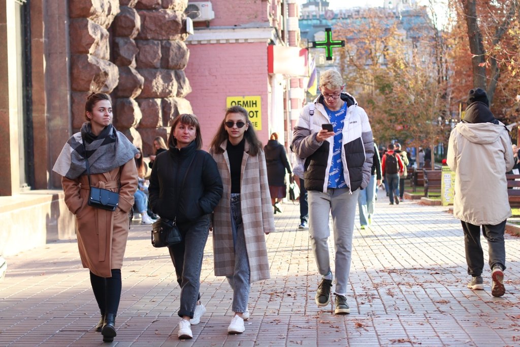 Столица в лицах: с каким настроением жители Киева провожают солнечный октябрьский день 8