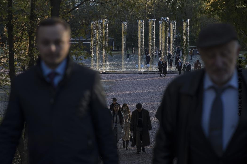 В Киеве открыли «Кристаллическую стену плача»: где и как она выглядит 4