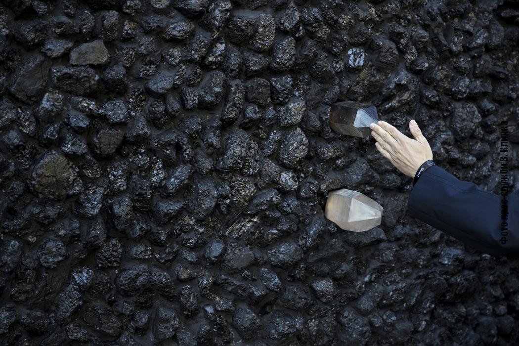 В Киеве открыли «Кристаллическую стену плача»: где и как она выглядит 5