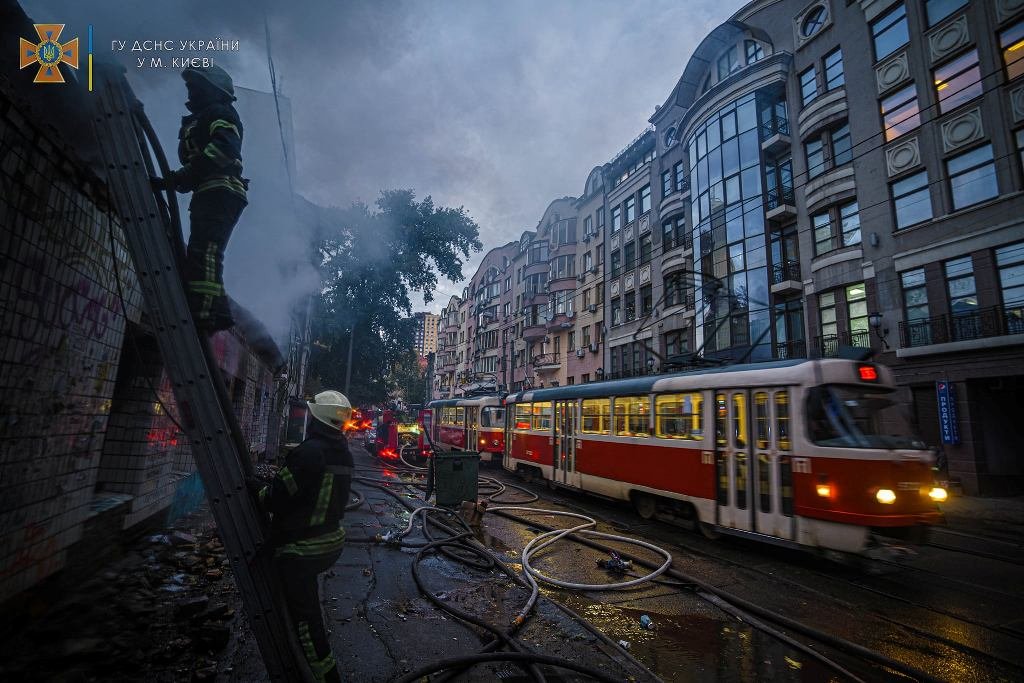 Масштабный пожар в Шевченковском районе: горели 400 квадратов 1