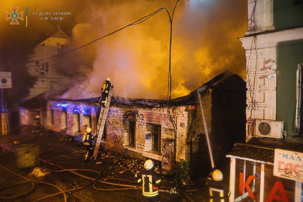 Масштабный пожар в Шевченковском районе: горели 400 квадратов 4