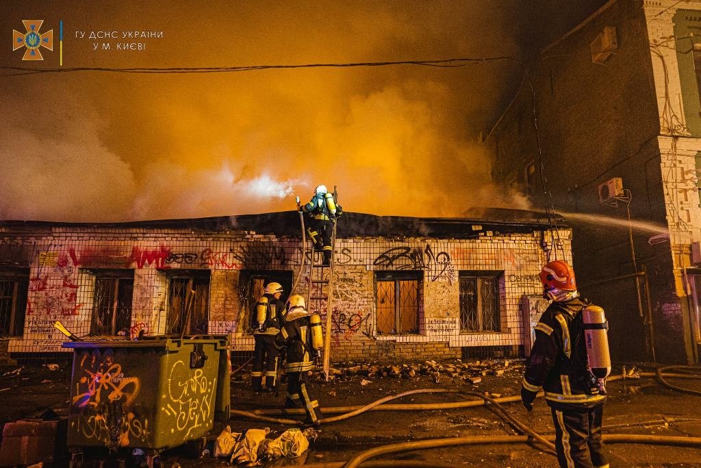 Масштабный пожар в Шевченковском районе: горели 400 квадратов 5