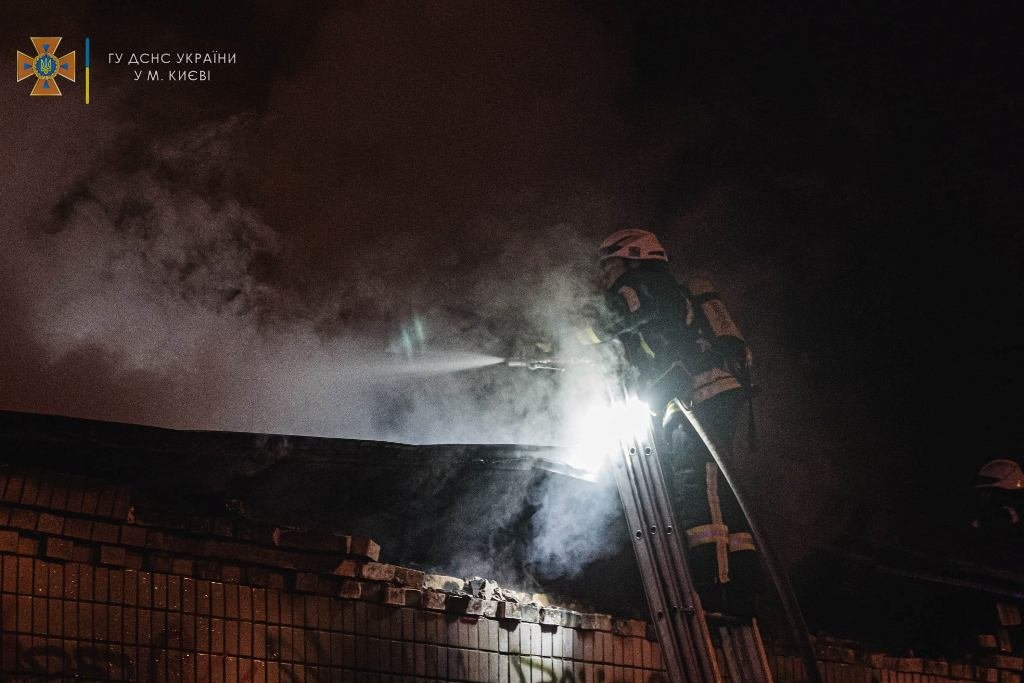 Масштабный пожар в Шевченковском районе: горели 400 квадратов 6