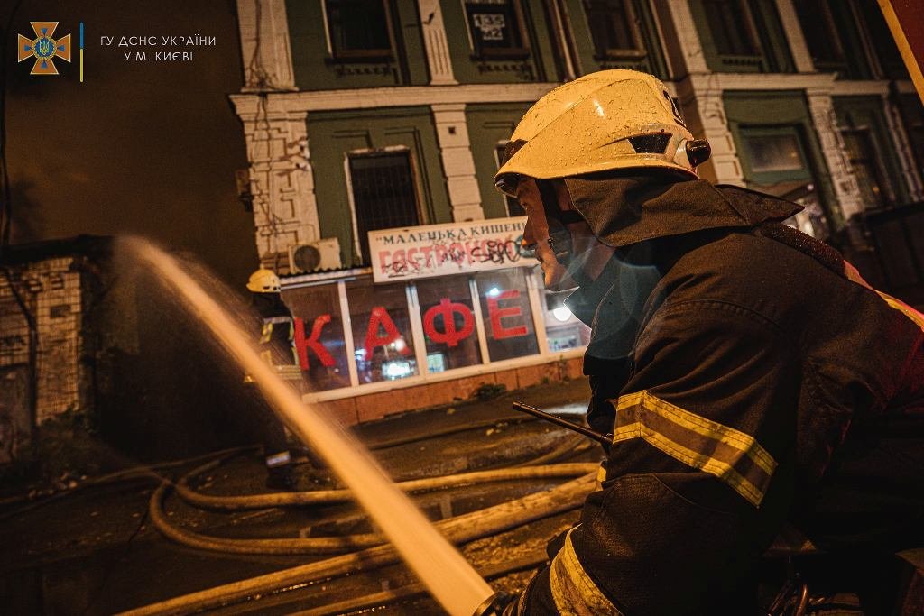 Масштабный пожар в Шевченковском районе: горели 400 квадратов 7