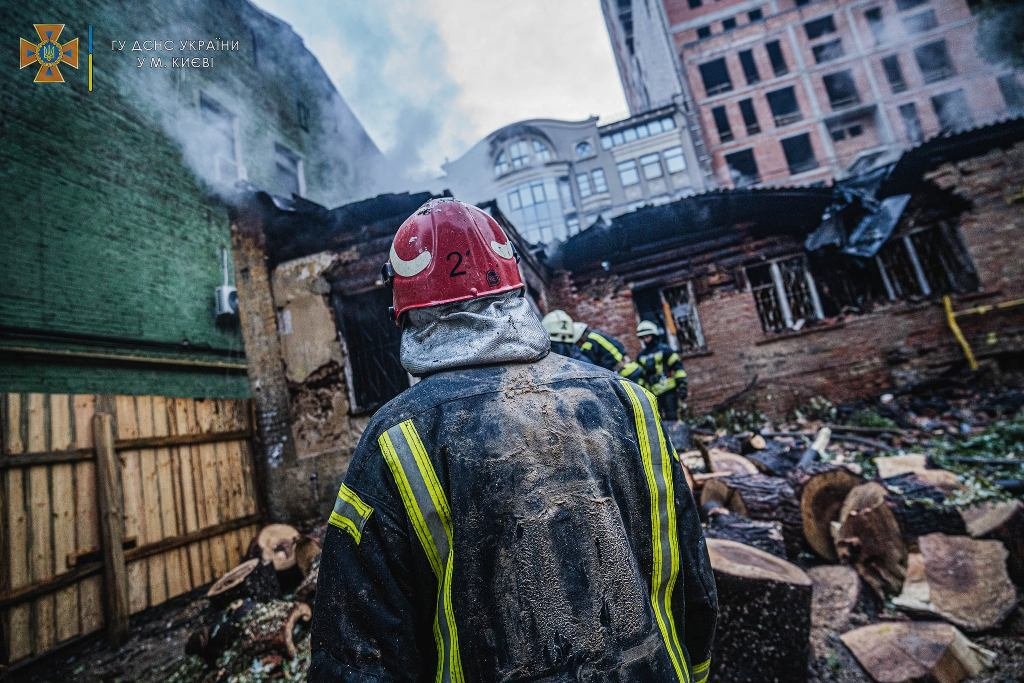 Масштабный пожар в Шевченковском районе: горели 400 квадратов 8