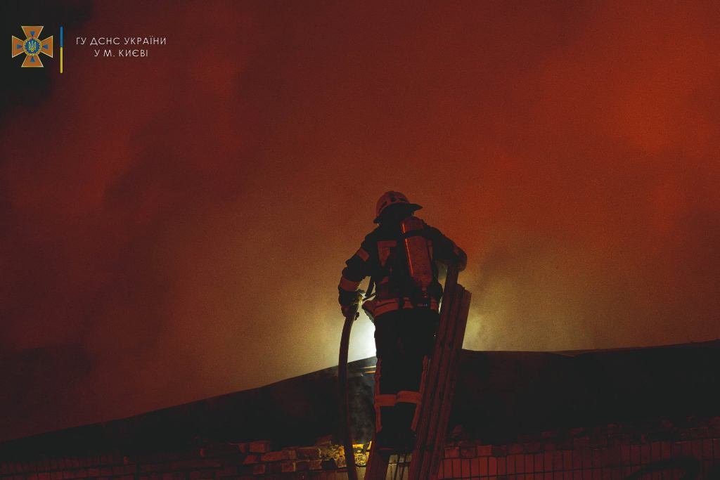 Масштабный пожар в Шевченковском районе: горели 400 квадратов 9