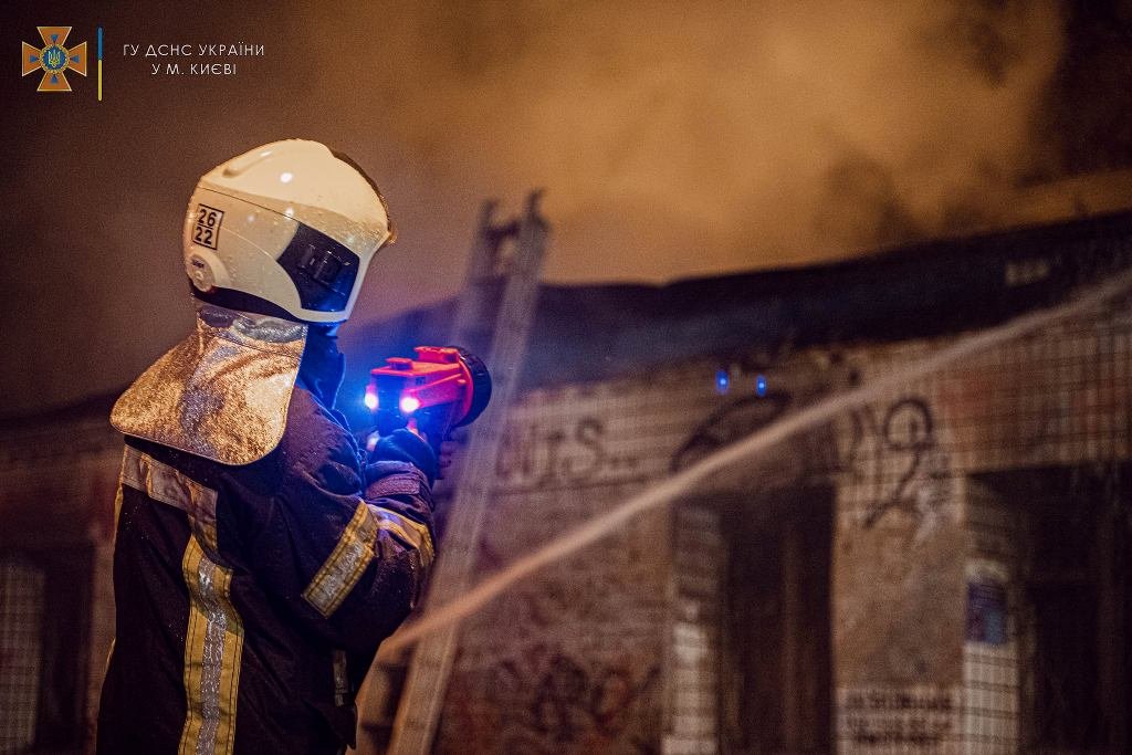 Масштабный пожар в Шевченковском районе: горели 400 квадратов 10