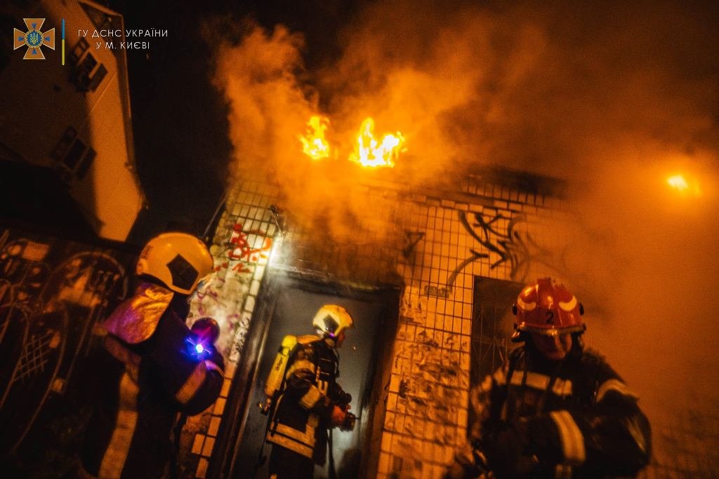 Масштабный пожар в Шевченковском районе: горели 400 квадратов 12