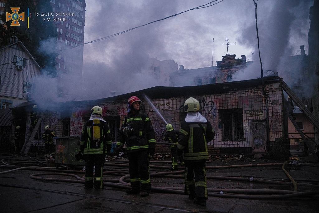 Масштабный пожар в Шевченковском районе: горели 400 квадратов 13