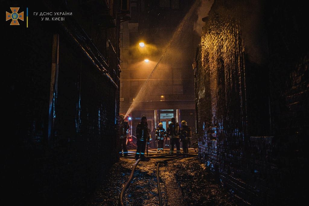 Масштабный пожар в Шевченковском районе: горели 400 квадратов 15