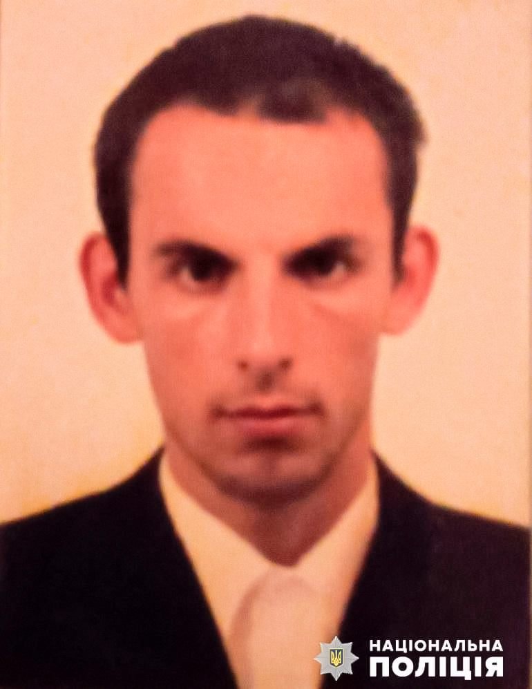 Киеве снова без вести пропал мужчина с инвалидностью: при ходьбе хромает с наклоном вперед 1