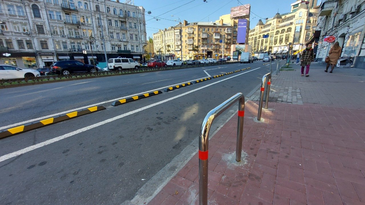 В Киеве на Бессарабке меняют разметку и устраивают парковку: как выглядит и что изменится 1