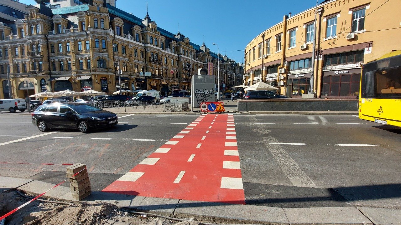 В Киеве на Бессарабке меняют разметку и устраивают парковку: как выглядит и что изменится 2