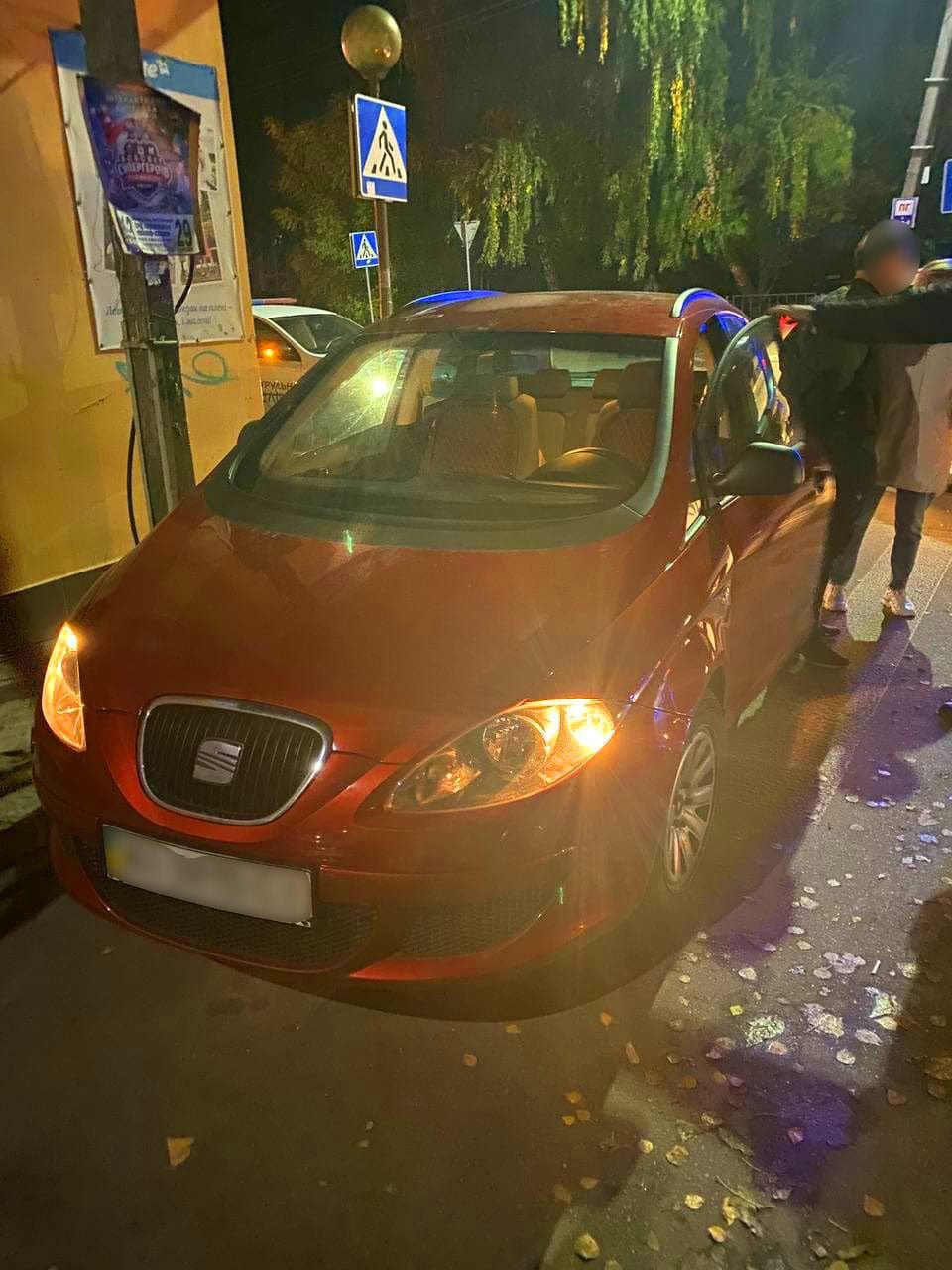 Под Киевом водитель SEAT сбил ребенка и скрылся с места ДТП 3