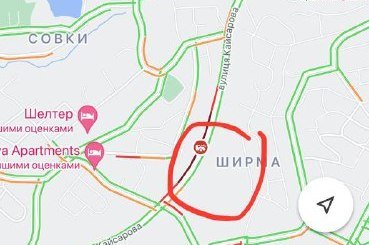 В Киеве на Кайсарова перевернулся грузовик: движение усложнено 1