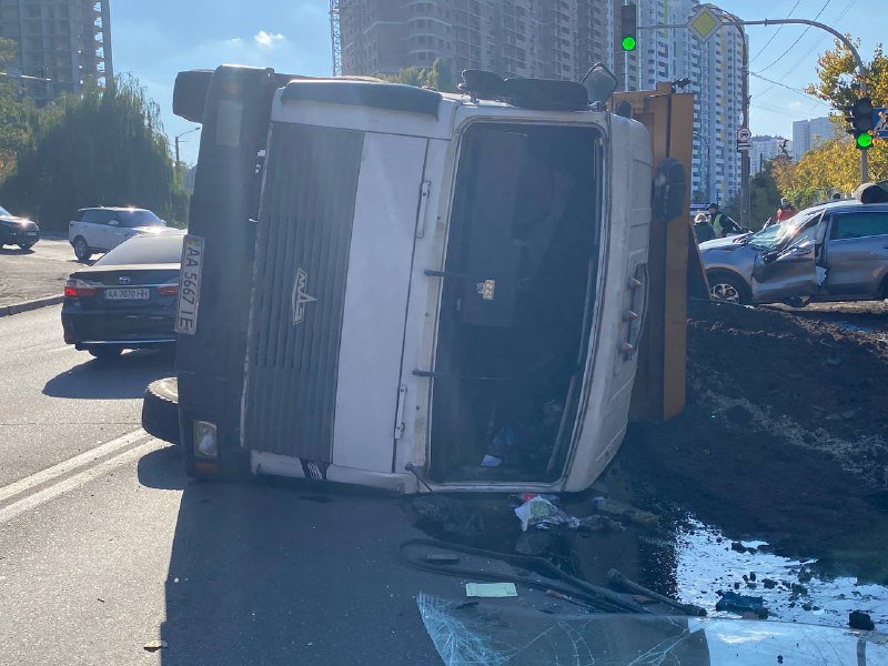 Отказали тормоза: подробности ДТП с грузовиков на Кайсарова в Киеве 2