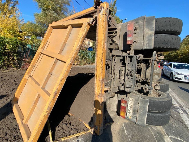 Отказали тормоза: подробности ДТП с грузовиков на Кайсарова в Киеве 5