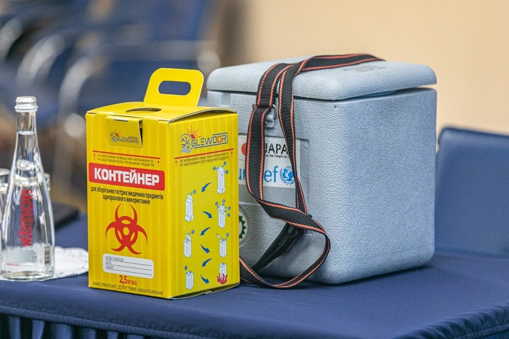 В крупнейшей торговой сети Украины «АТБ» вакцинировали более 80% сотрудников 1