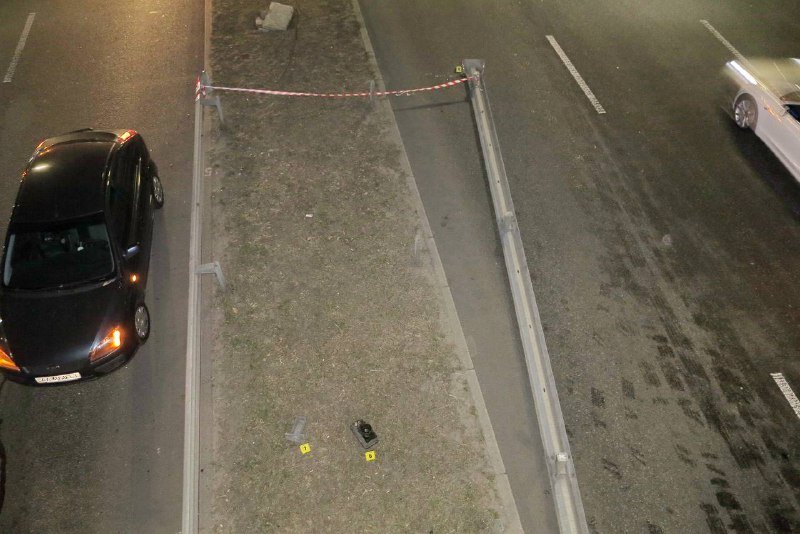 В Киеве отбойник насквозь прошил ВАЗ: водитель погиб на месте 4