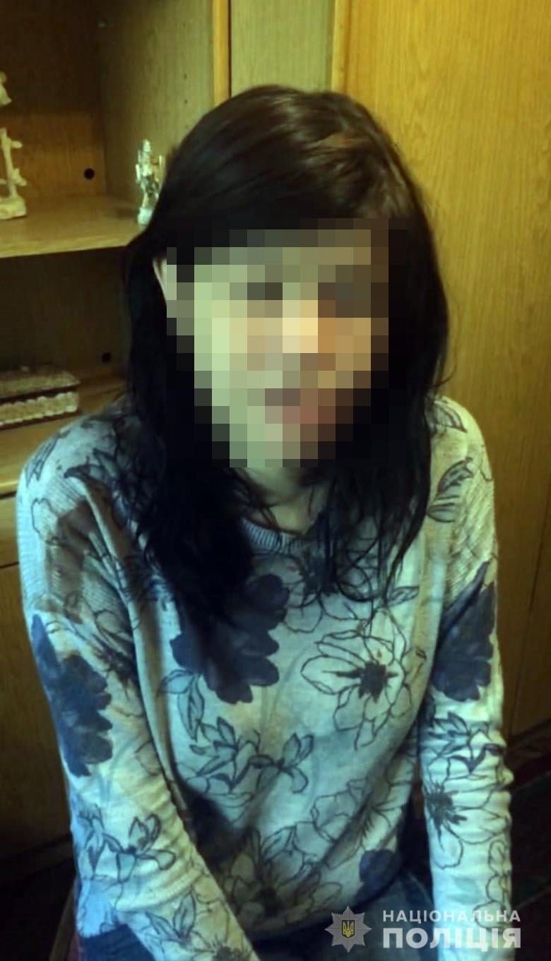 В Киеве во время застолья женщина схватила нож и ударила им мужа в грудь 2