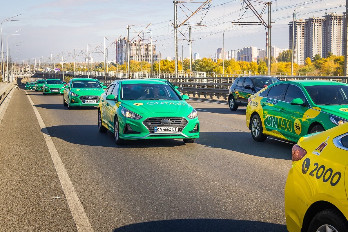 В субботу в Киеве городской транспорт пополнился новыми авто бизнес-класса 1