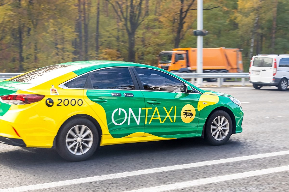 В субботу в Киеве городской транспорт пополнился новыми авто бизнес-класса 2