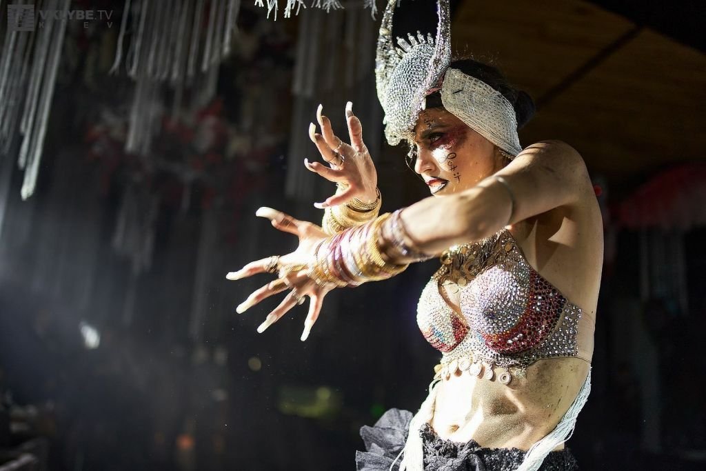 Halloween для взрослых: где и когда в Киеве устроят провокационный «Carmen Бордель» 5