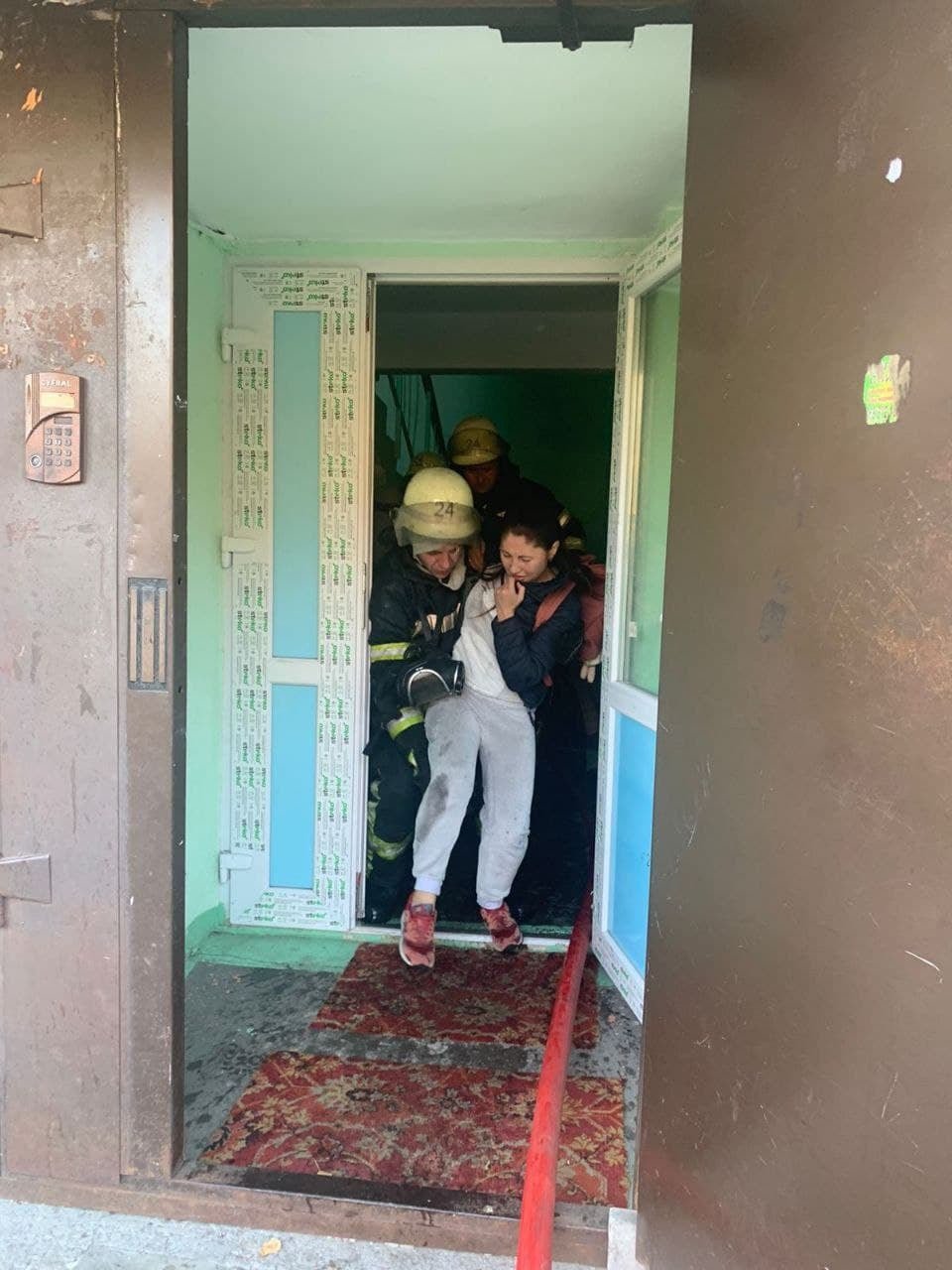 Четвертый смертельный пожар за сутки в Киеве: мужчина погиб, пытаясь спасти из огня своих детей 3