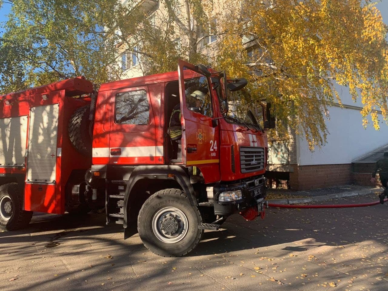 Четвертый смертельный пожар за сутки в Киеве: мужчина погиб, пытаясь спасти из огня своих детей 7