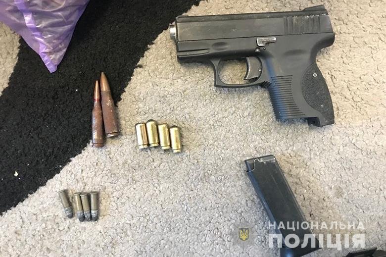 Дед с племянником выращивали и поставляли коноплю в Киев: полиция изъяла наркотиков на 1 000 000 гривен 1