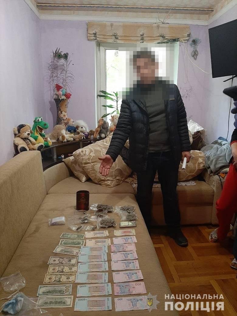 Дед с племянником выращивали и поставляли коноплю в Киев: полиция изъяла наркотиков на 1 000 000 гривен 3