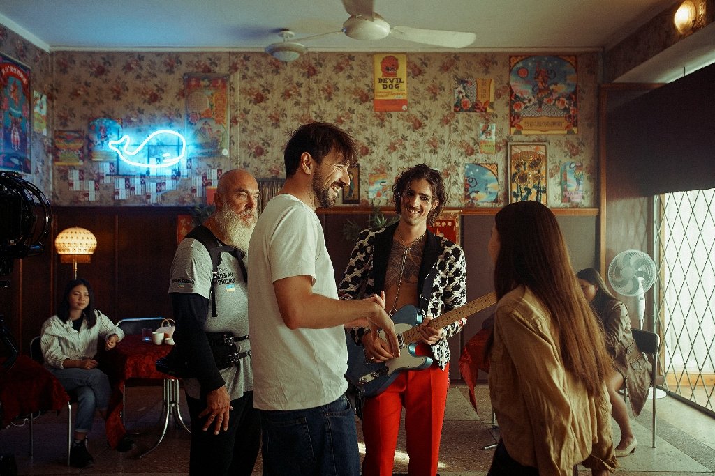 DANTES с усами и макияжем выпустил новый клип и анонсировал сольный концерт в Киеве 2