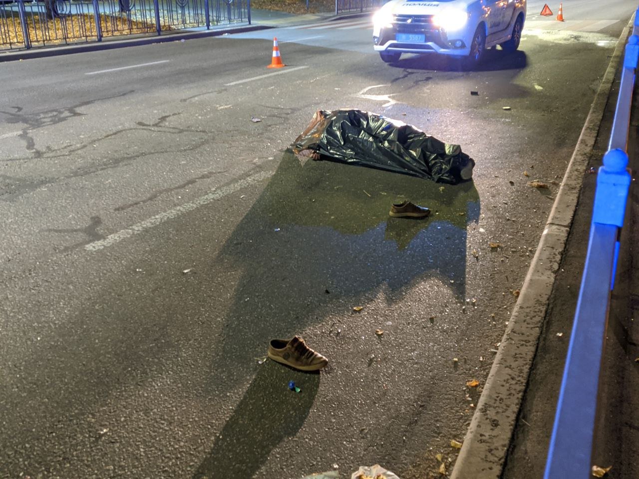 В Киеве на Позняках пьяный водитель Honda насмерть сбил мужчину 4