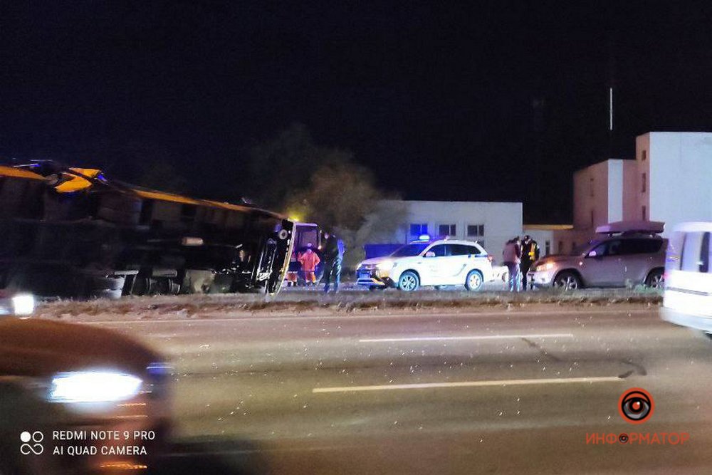 В Киеве Volkswagen влетел в автобус с пассажирами: пострадали шесть человек 1