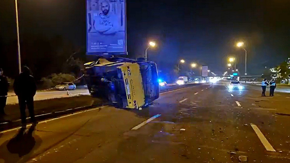 В Киеве Volkswagen влетел в автобус с пассажирами: пострадали шесть человек 2