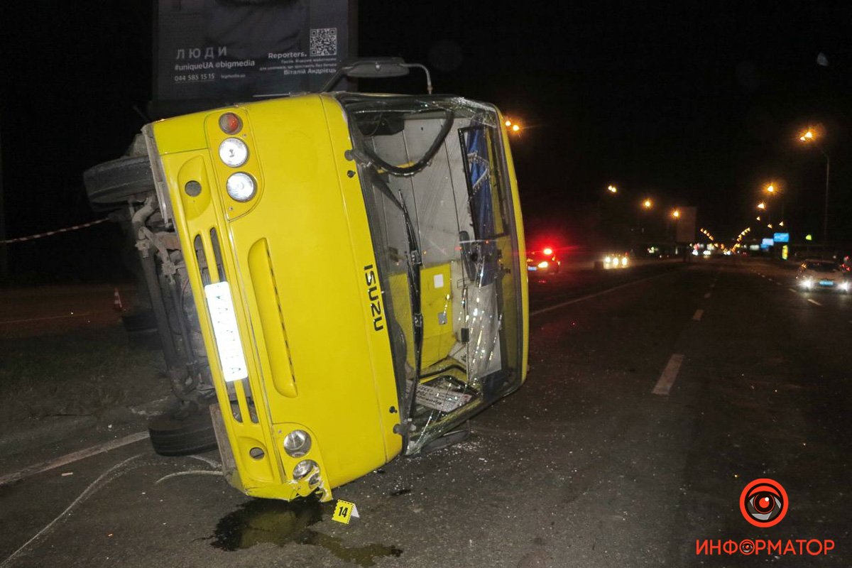 В Киеве Volkswagen влетел в автобус с пассажирами: пострадали шесть человек 4