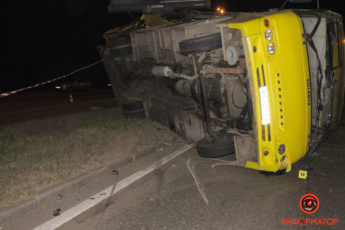 В Киеве Volkswagen влетел в автобус с пассажирами: пострадали шесть человек 6