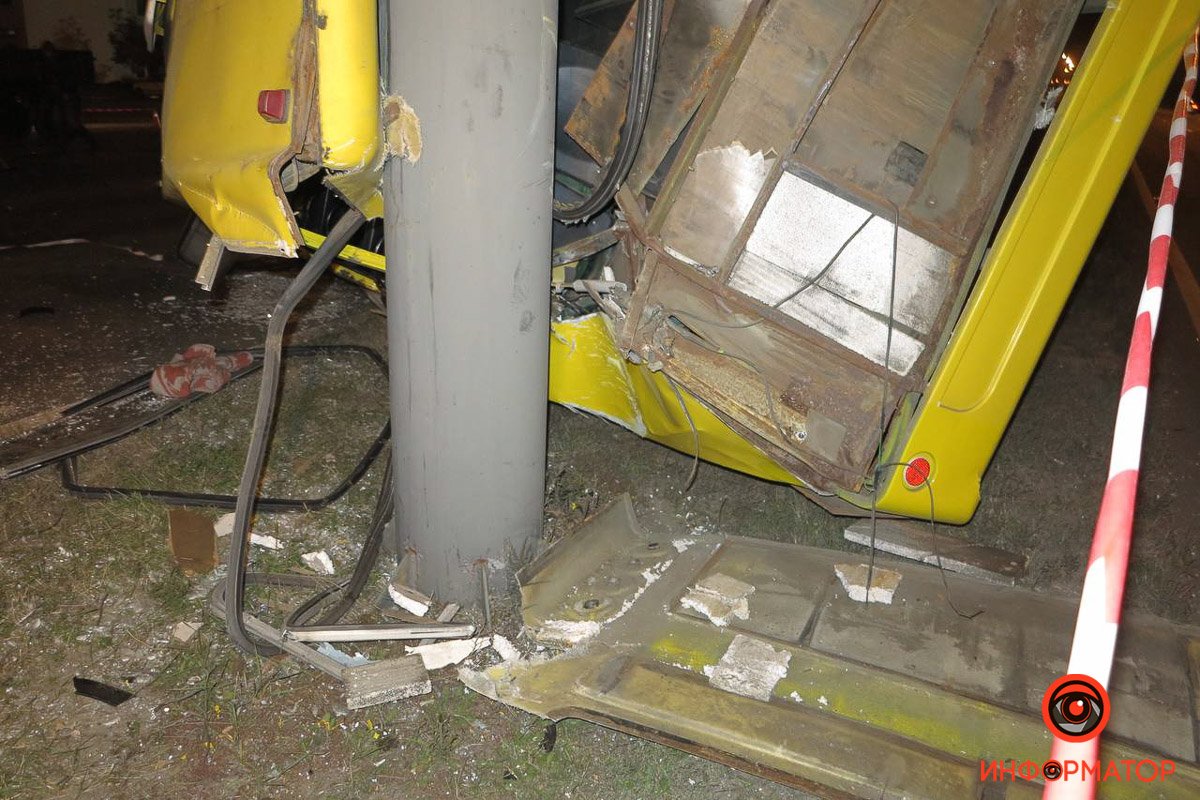 В Киеве Volkswagen влетел в автобус с пассажирами: пострадали шесть человек 8