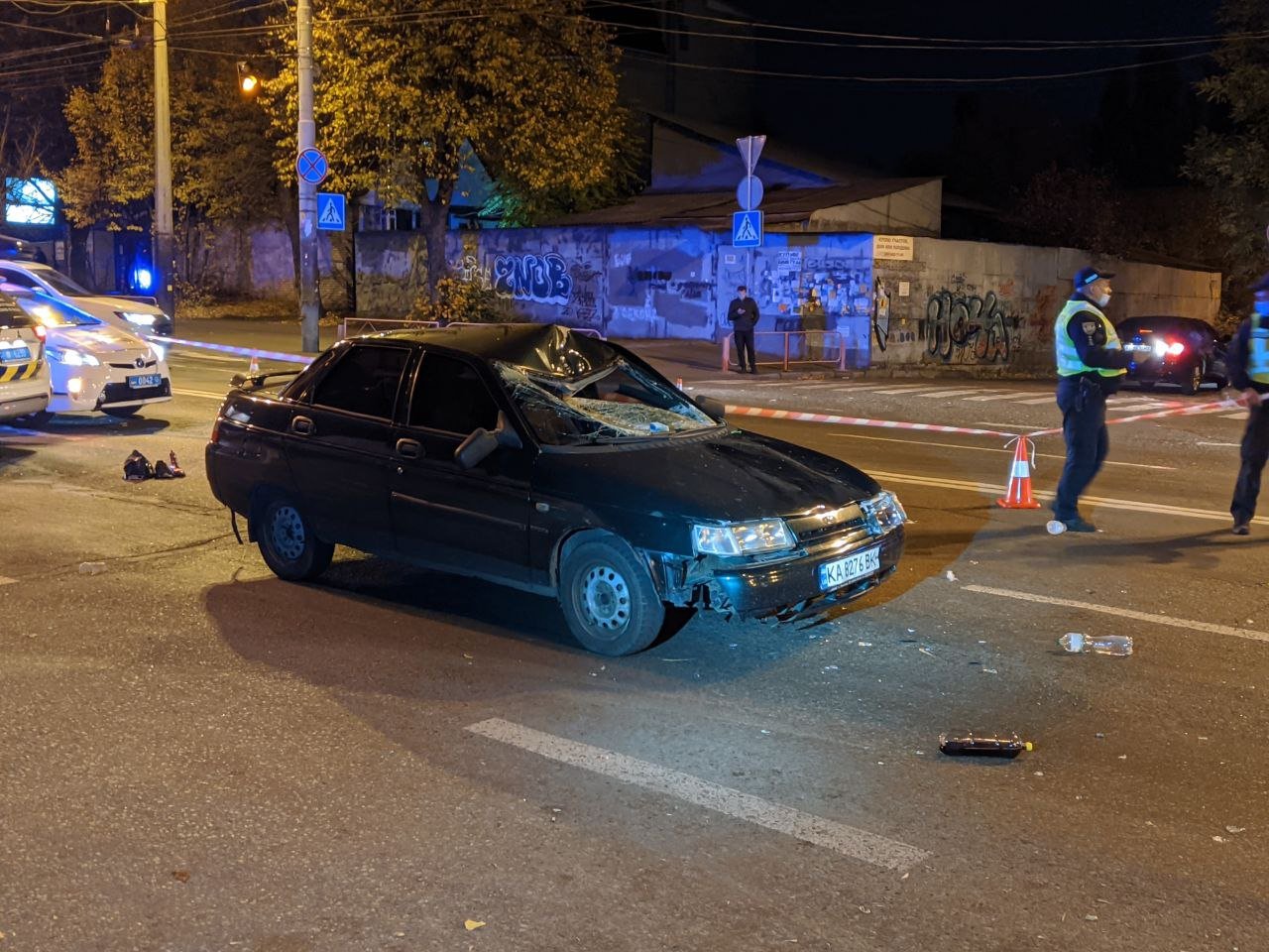 В Киеве ВАЗ сбил мужчину и женщину на пешеходном переходе: водителя взяли под домашний арест 2