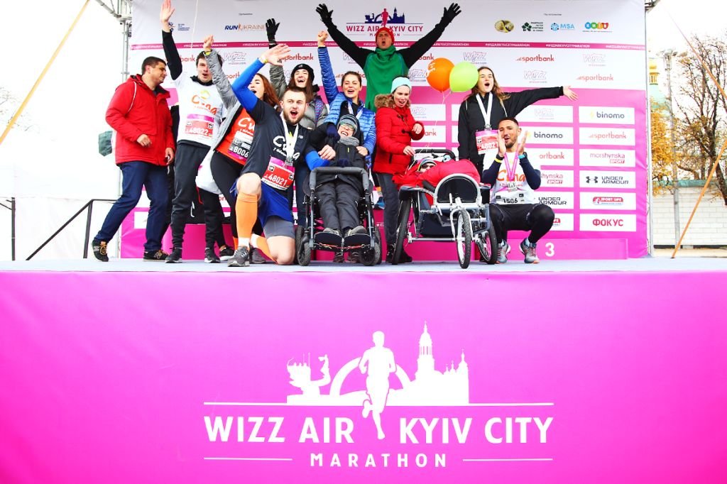 Впервые в Украине участник с диагнозом СМА преодолел марафон.  Как прошел 12-й WIZZ AIR KYIV CITY MARATHON 2021 5