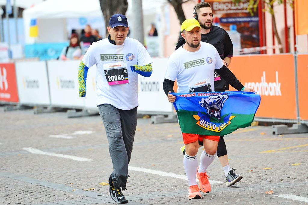 Впервые в Украине участник с диагнозом СМА преодолел марафон.  Как прошел 12-й WIZZ AIR KYIV CITY MARATHON 2021 12