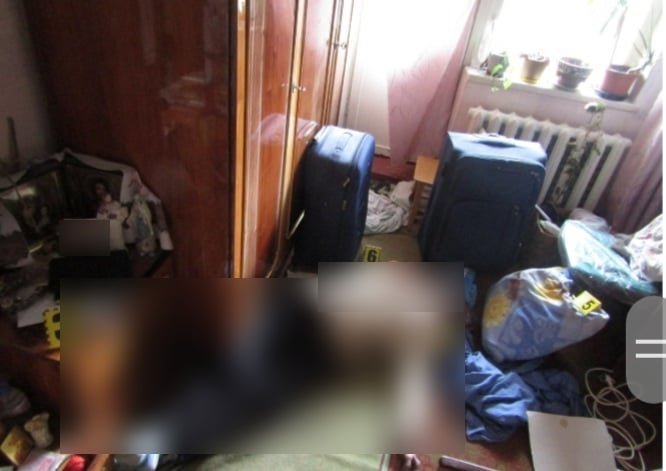Под Киевом мужчина душил и до смерти забил свою мать из-за денег 1