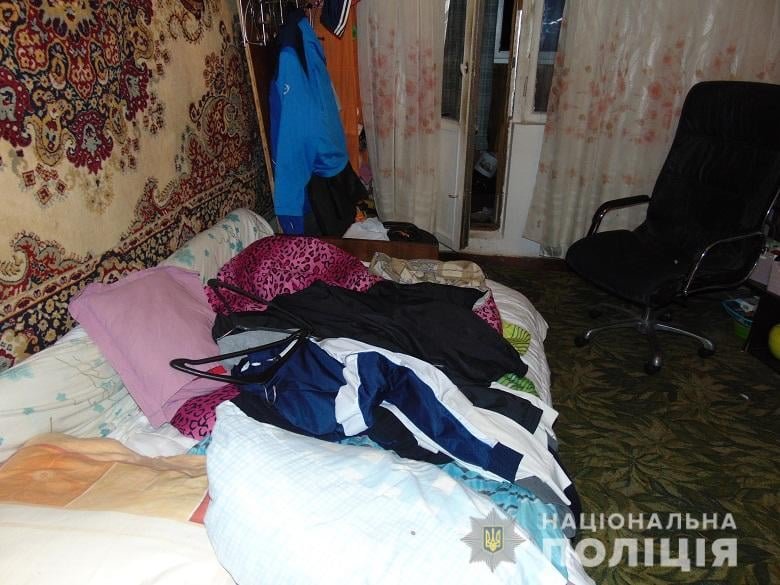 В Киеве мужчина кухонным топором разрубил брату голову 1