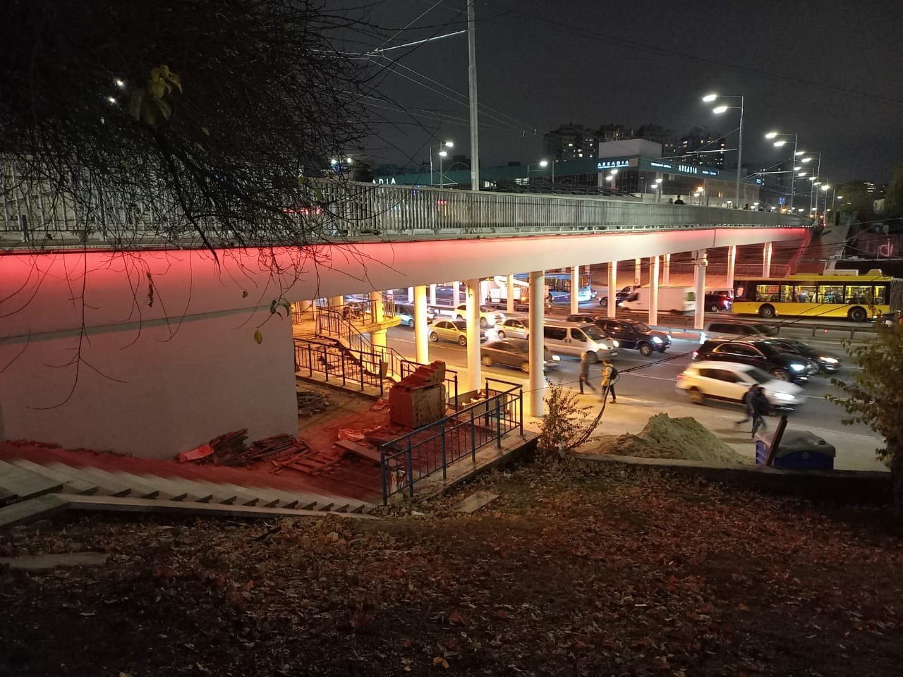 В Киеве подсветили Индустриальный мост: как он сейчас выглядит 2