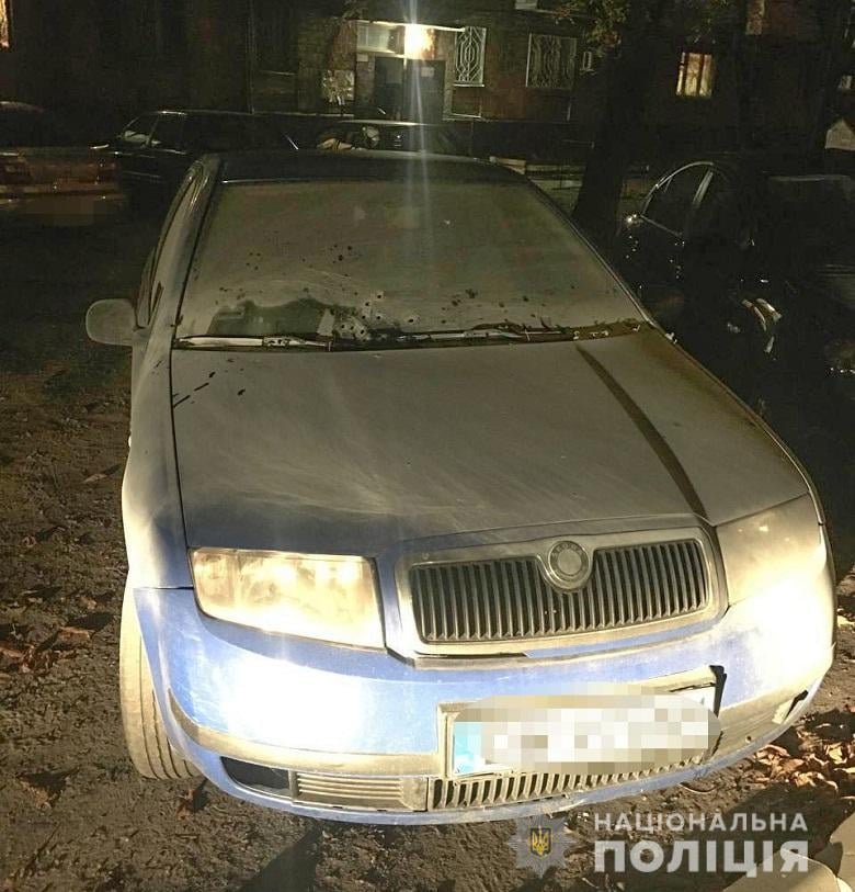 В Киеве мужчина из мести поджег и обстрелял автомобиль знакомого 4