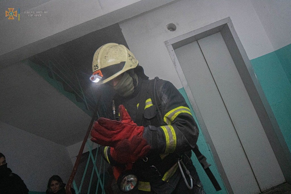 В Киеве на Оболони в горящей квартире погиб человек 8