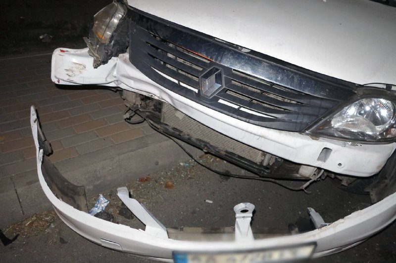Под Киевом Renault влетел в маршрутку: водитель погиб 5