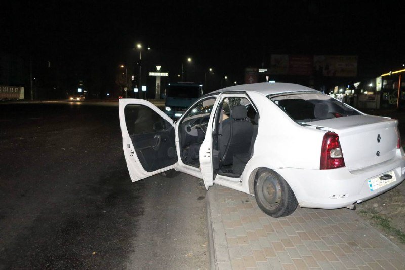 Под Киевом Renault влетел в маршрутку: водитель погиб 8