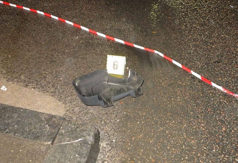 В Киеве грузовик Renault сбил людей на пешеходном переходе: погиб велосипедист 6