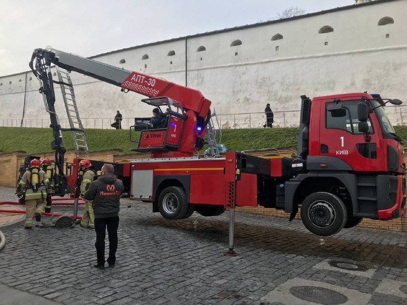 Горит Киево-Печерская лавра 2